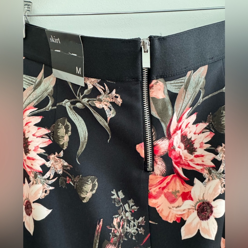 Alfani Women’s Pencil Skirt – Black with Elegant Floral Print.  NWOT - Picture 4 of 9